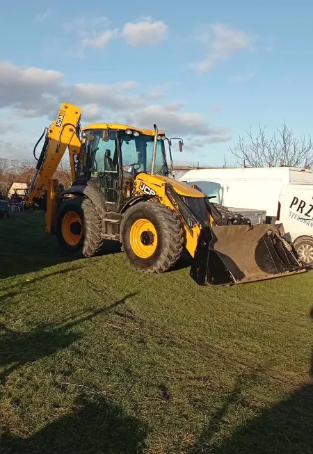 JCB 4CX: Koparko-ładowarka · napęd 4×4